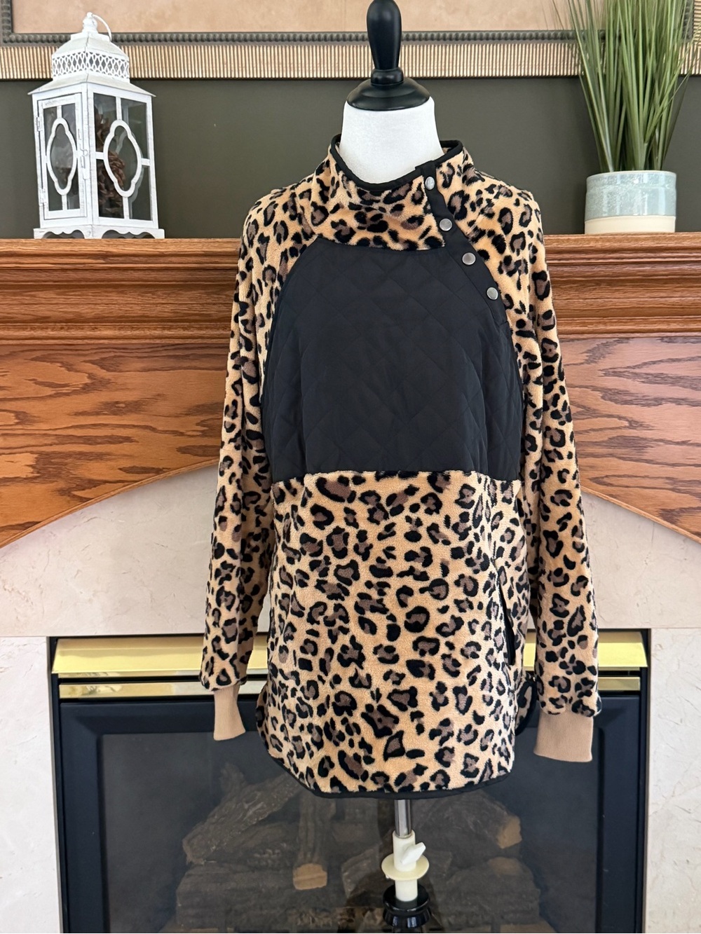 Amaryllis Leopard‎ Print Asymmetrical Snap Pullover Size Medium
